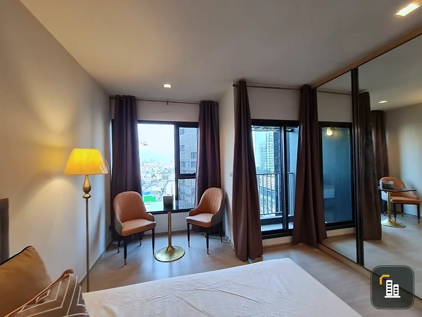 For sale: Life Asoke-Rama 9, 21st floor, city center view, north facing room, very good Feng Shui, already great, reserve quickly.