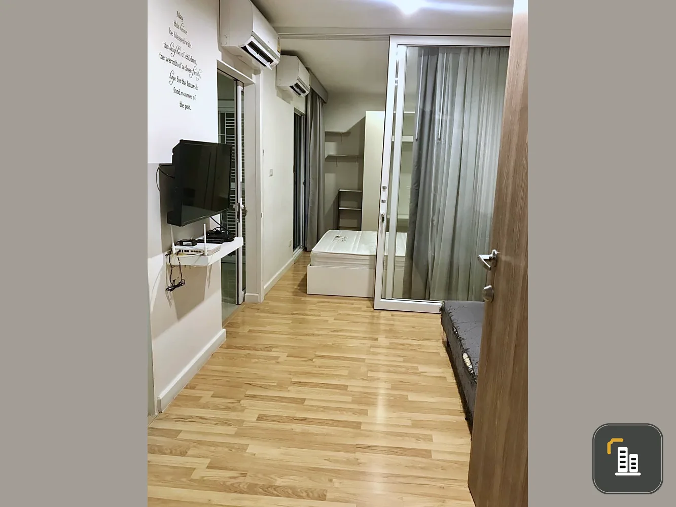 For sale: Cool Rama 7, 2nd floor, separated room. The room is well decorated, low price, hurry to own it now.