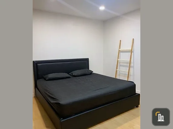 For sale or rent, Garden Court, 5th floor, complete with furniture and electrical appliances. Just carry your bag and move in.