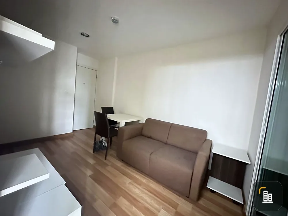 Condo for sale: A Pool Condo Bangna, 5th floor, north balcony. The room is well partitioned. You can't reserve it at this price.