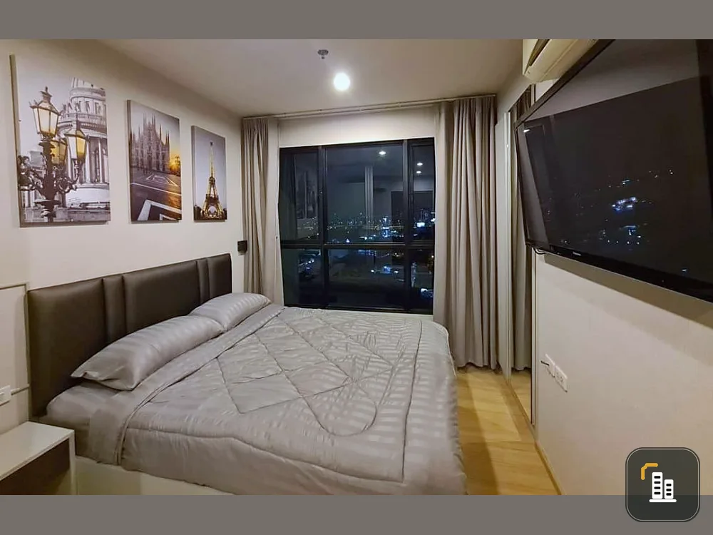 For sale: The Base Chaengwattana, 18th floor, great city view. Nice bed, nice room, good furniture, don't miss it.