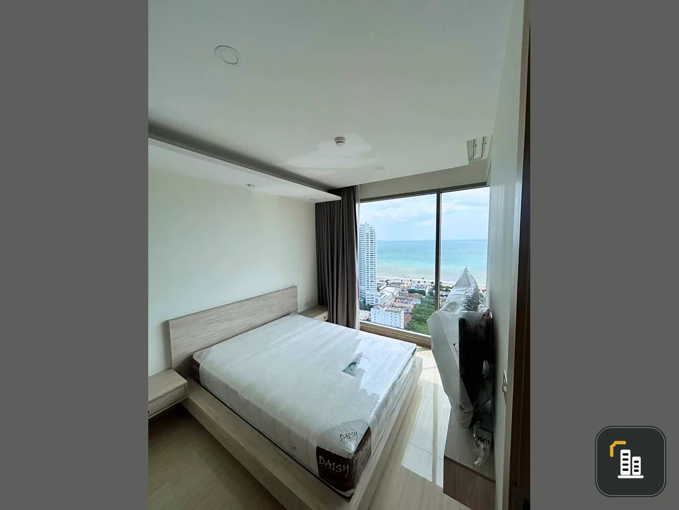 Condo for sale, The Riviera Jomtien, Pattaya (Jomtien), decorated with built-ins, high floor, sea view, reserve quickly.