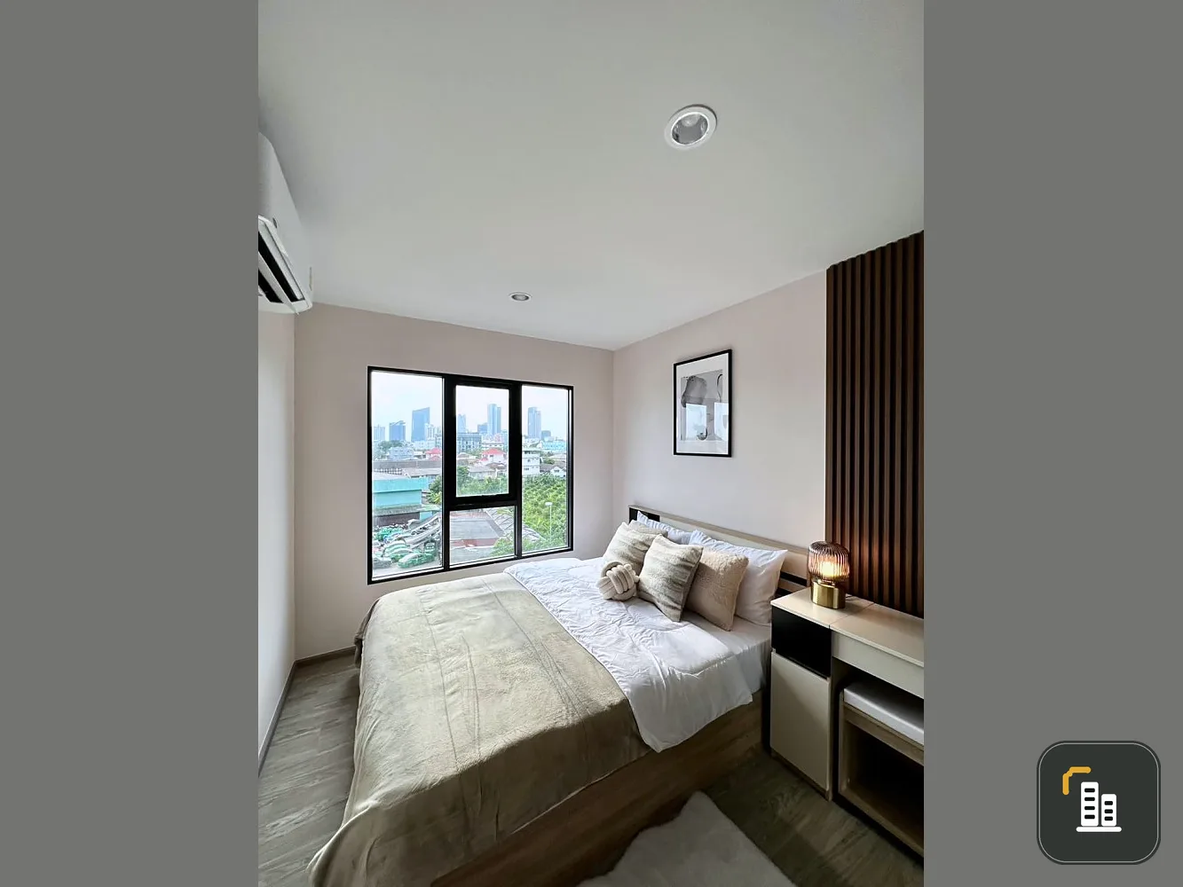 For rent, Rye Sukhumvit 101/1, very beautiful room, livable, divided into proportions. Good furniture, good prices, don't miss it.