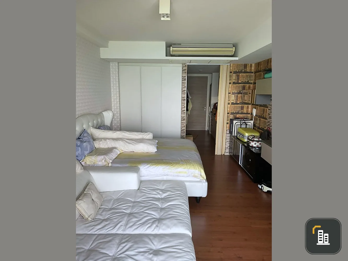 For sale: Zaire Wongamat (North Pattaya), 14th floor, great sea view, room decorated with great walls. Cozy bed, don't miss it.