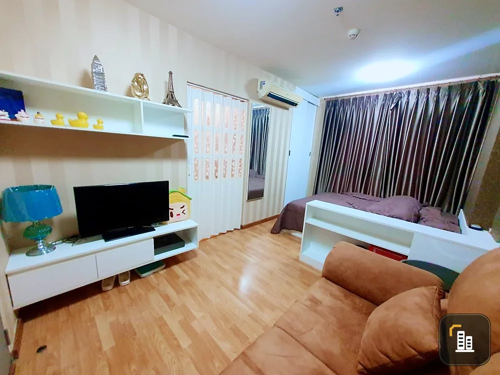 For sale: The Trust Condo, South Pattaya (South Pattaya), studio room, decorated with wallpaper to your liking. Complete with furniture, don't miss it