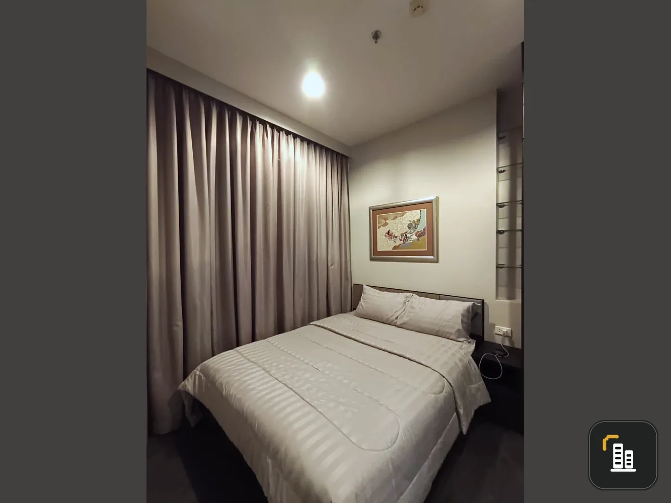 For rent: Edge by Sansiri Sukhumvit 23, 9th floor, fully decorated room, nice to live in. Hurry and reserve now before you miss it. Urgent.