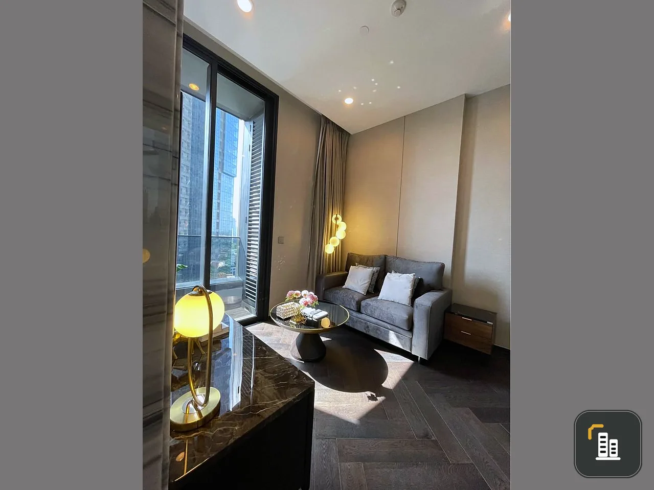 For rent: The Esse Sukhumvit 36, very nice room. Good furniture, great price, reserve first and get in first.