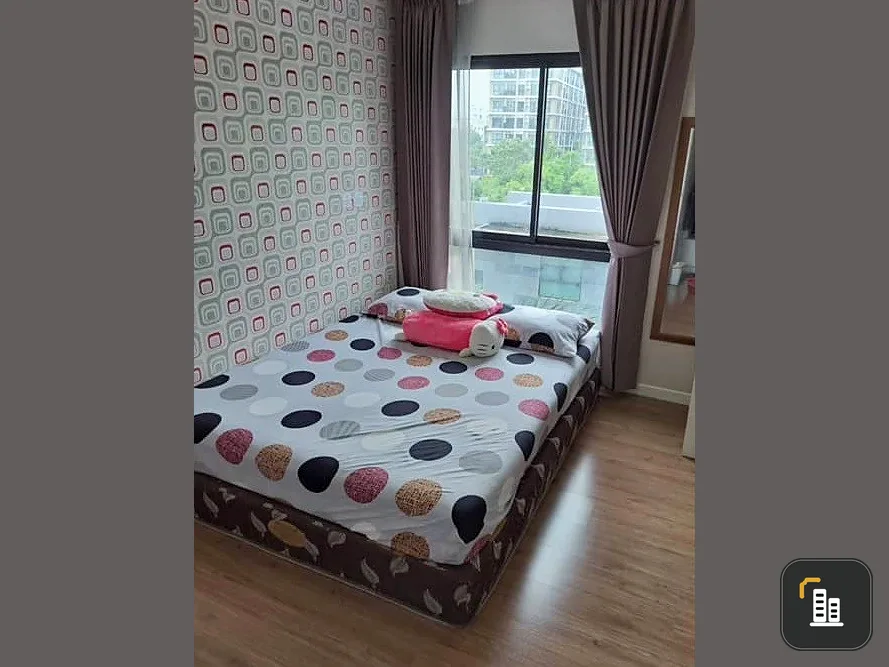 For sale: I Condo Ngamwongwan, decorated with wallpaper, 4th floor, great price. Reserve first and get it first.