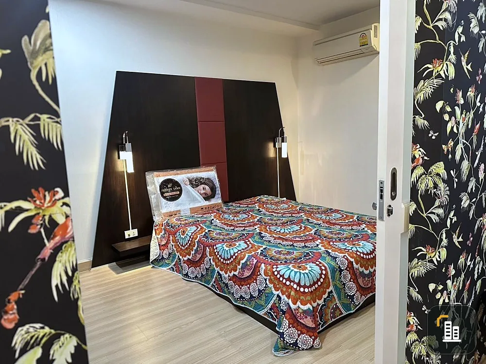 Condo for rent, Baan Navatara, decorated with built-ins. Chunky wallpaper, very livable. You can just carry it and move in.