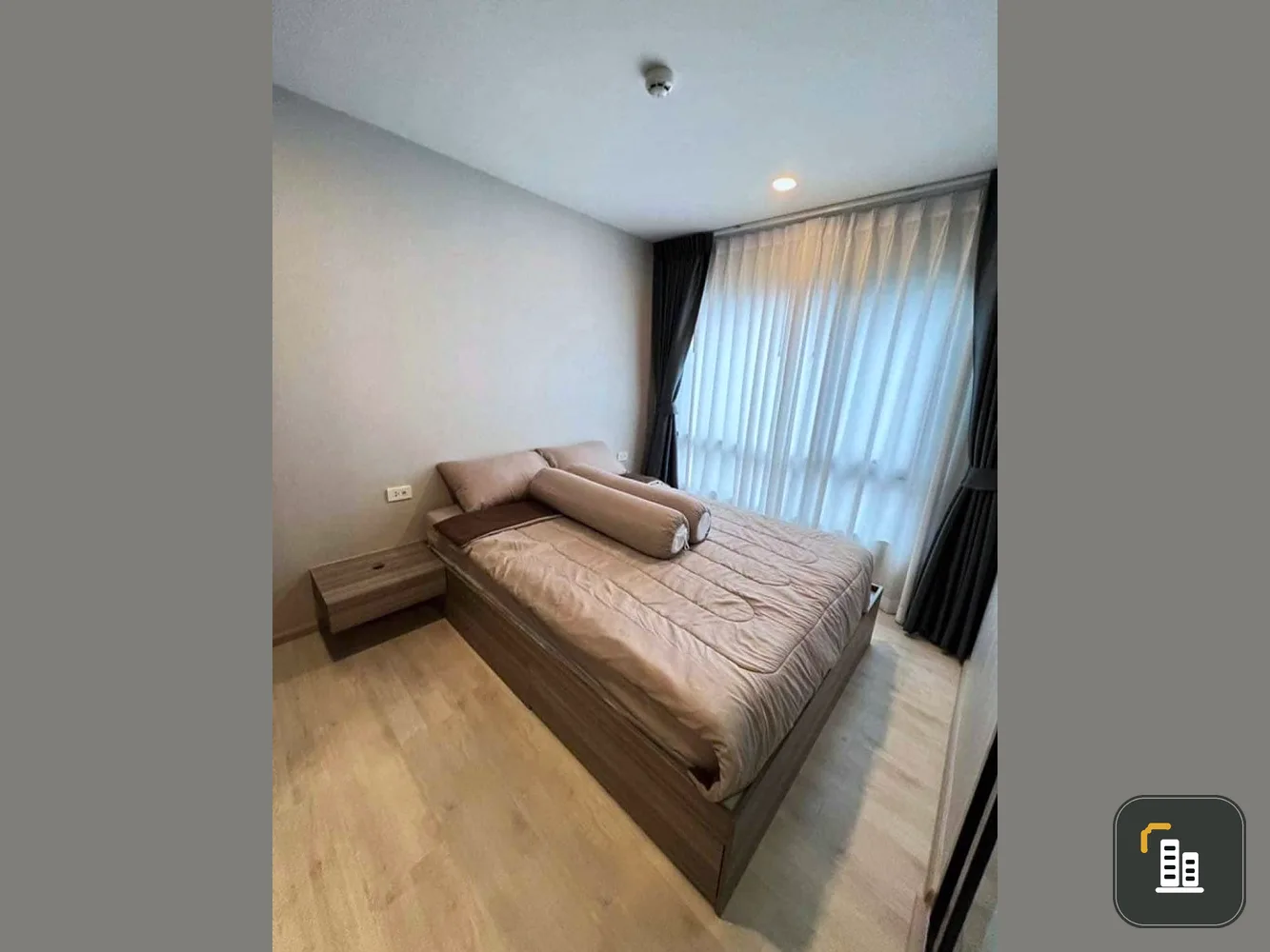 Condo for rent, The Origin Sukhumvit 105, separated room. Complete with a large sofa that is extremely comfortable to sit on, don't miss it.