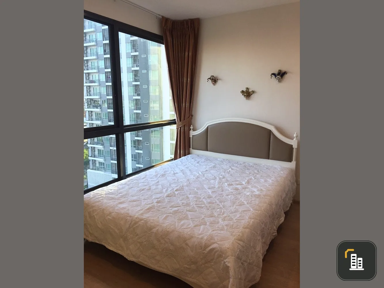 For sale, Ideo Sathorn-Tha Phra, 10th floor, spacious room, fully furnished, great price, reserve and you won't be disappointed for sure.