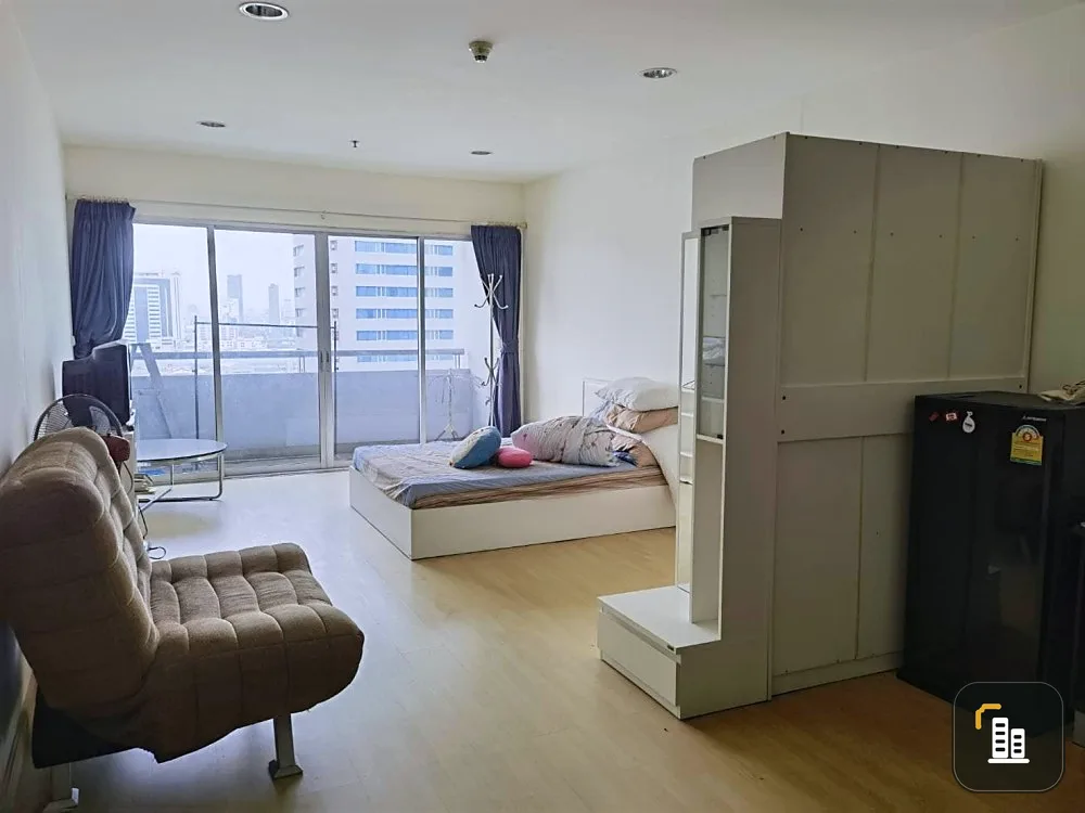 Condo for sale, The Platinum, 15th floor, open and airy view, fully furnished. Good grade electrical appliances Good like this, reserve now.