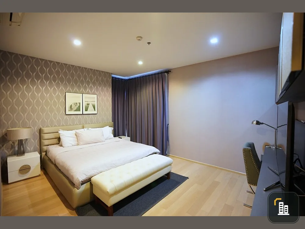 Condo for sale, HQ Thonglor, 30th floor, great view, beautiful wall decorations. Good grade furniture Can't reserve anymore.