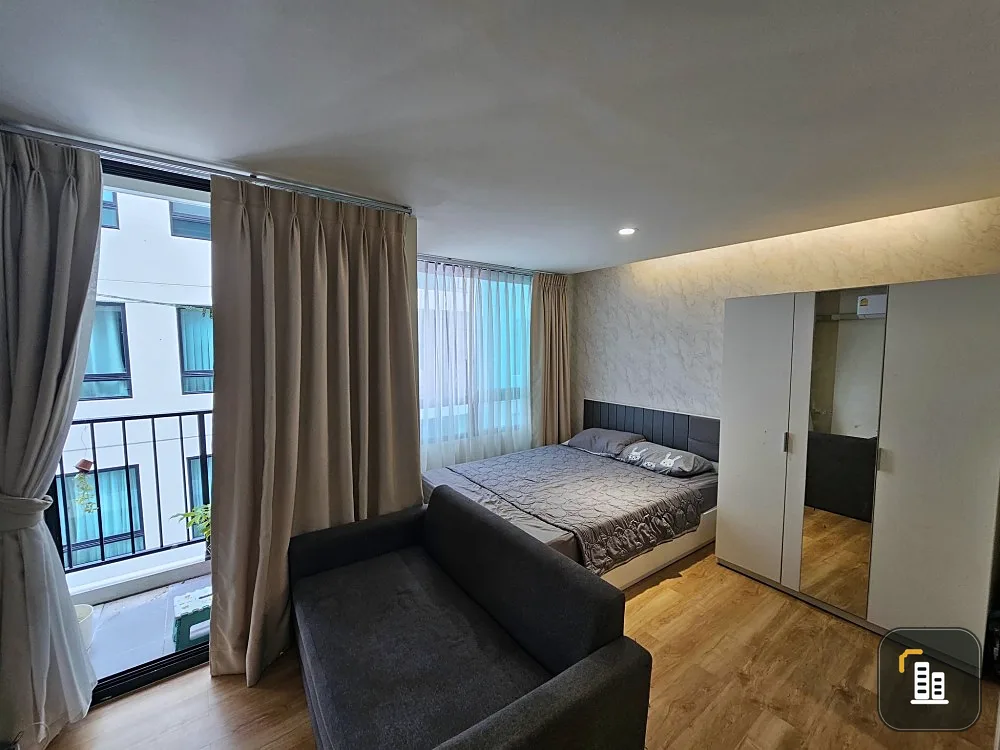 Modern Condo for sale, Charan 79, nice bedroom, divided into sections, separate kitchen, just carry one suitcase and move in.