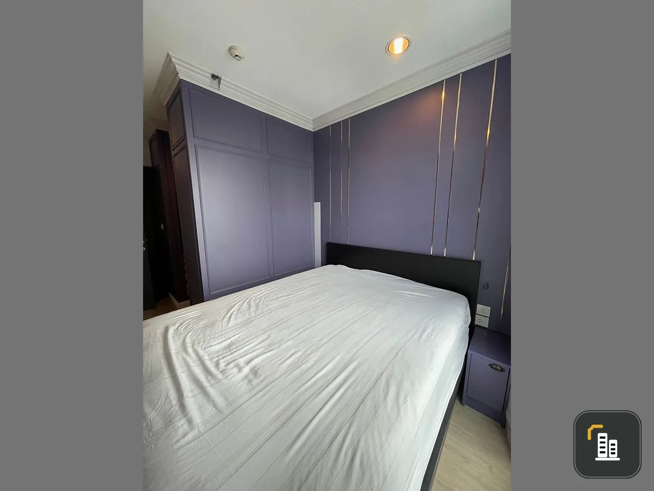 For sale: Ideo Q Ratchathewi, 2 bedrooms, 22nd floor, good built-ins, great price, reserve first and get in first.