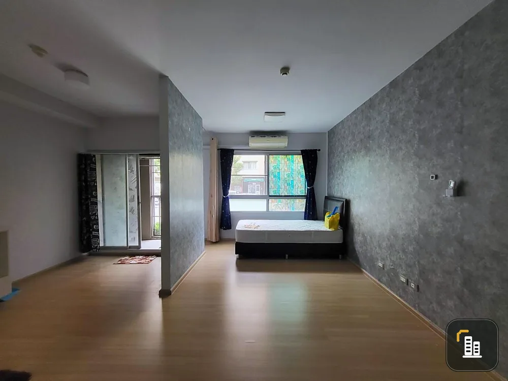 For rent: Plum Condo Samakkhi. The room is beautifully decorated and stylish. Separate kitchen. Room renovation. Reserve now.