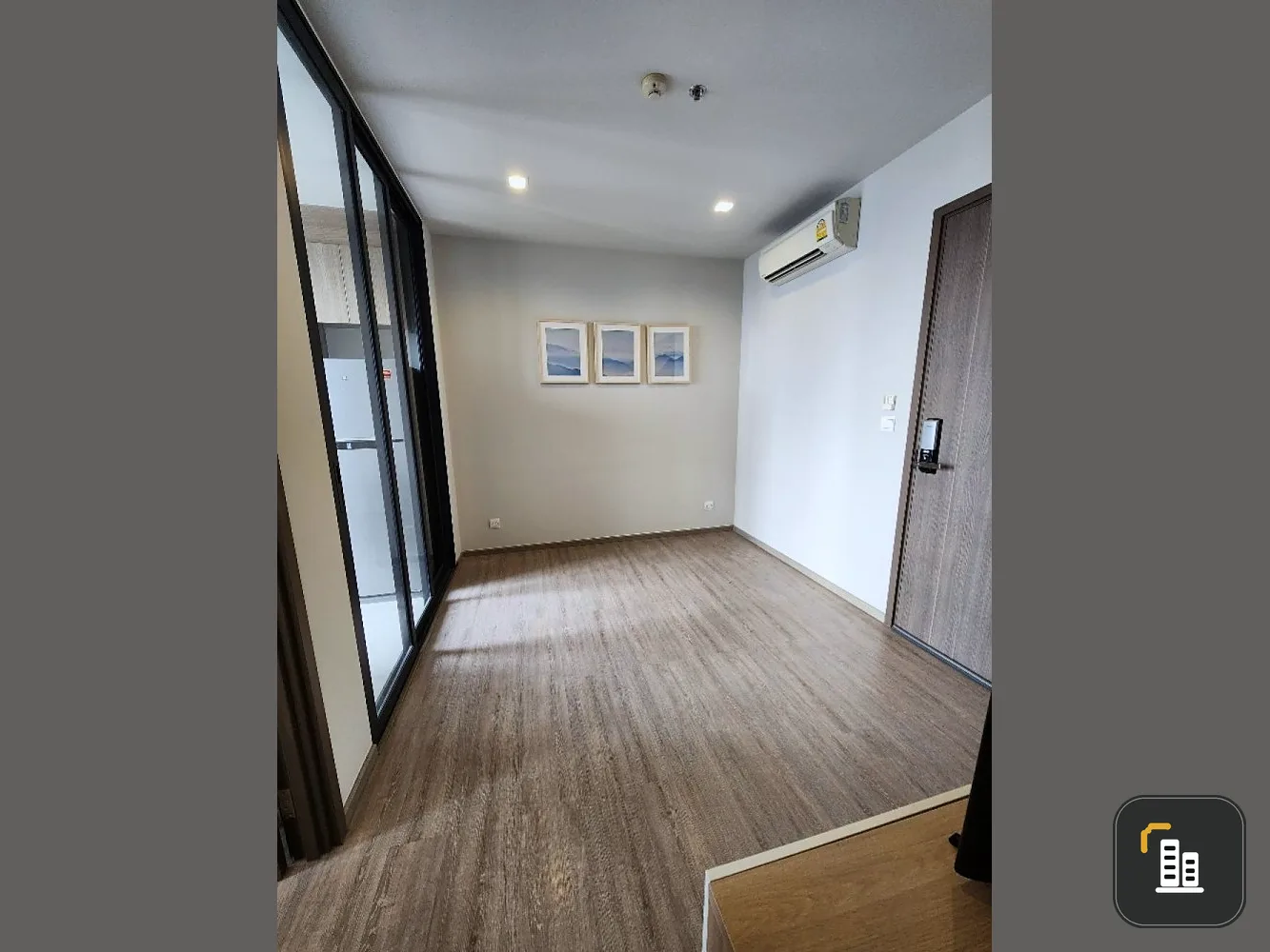 For sale: The Line Wong Sawang, 14th floor, good wind, beautiful view, nice room, good price. If interested, hurry and reserve it. Urgent.