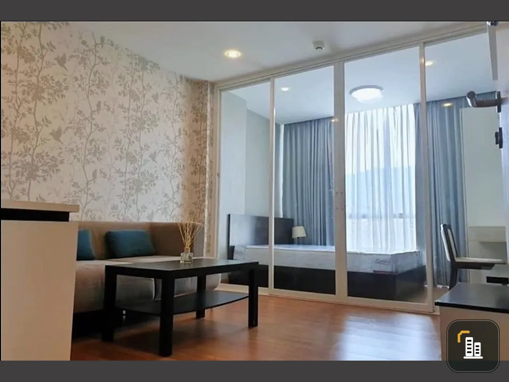 Condo for sale, Max Condominium, Ngamwongwan, with lots of wallpaper. Complete equipment in the room. Book now.