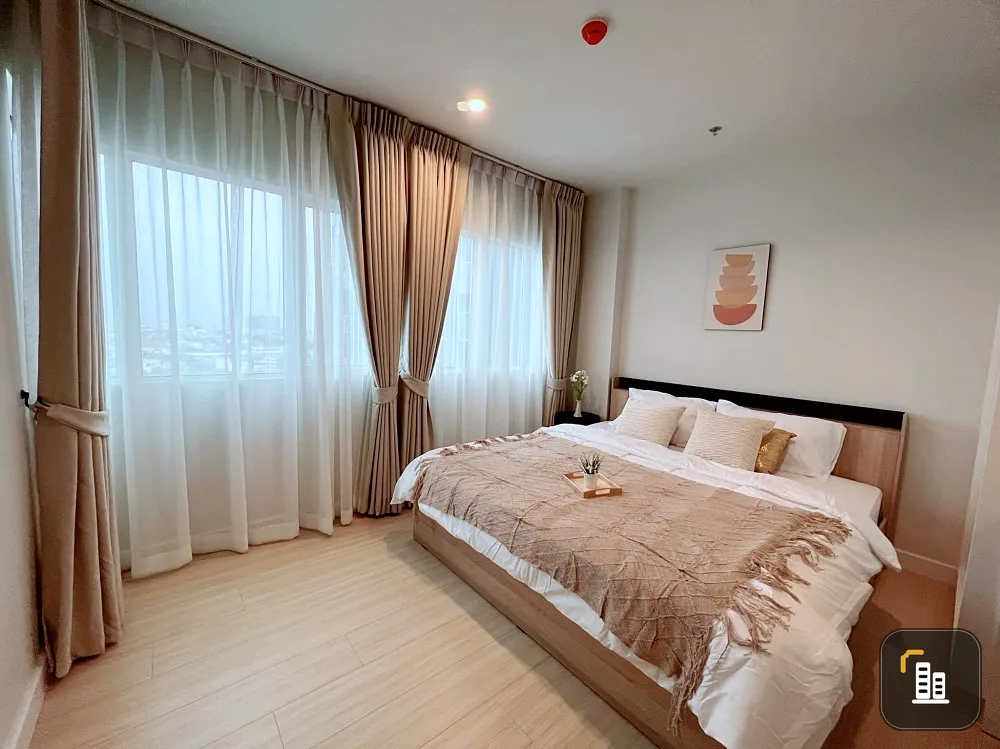 Condo for rent, Metro Sky Wutthakat, nice bed, nice sofa, swimming pool view. Just carry your bag and move in.