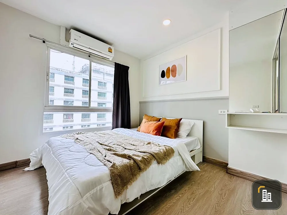 For sale: The Mona Vale Phetkasem 39, 7th floor, nice room, wide balcony, well decorated. Make a reservation and you won't be disappointed.