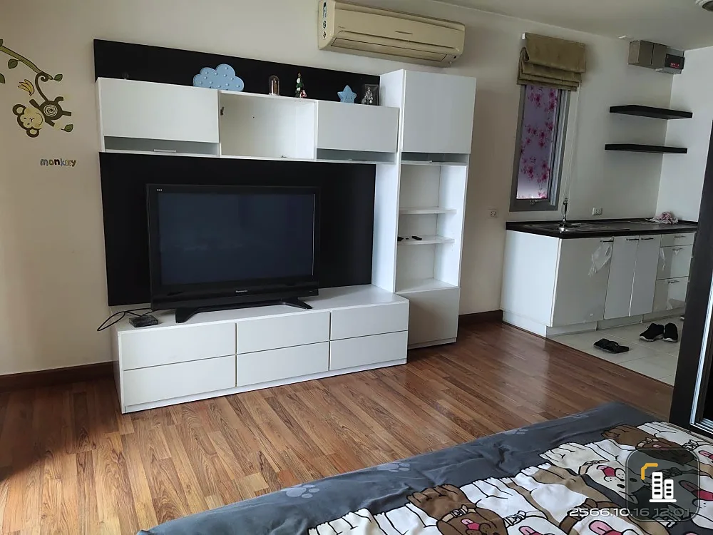 Sukhumvit Plus for sale, spacious room, complete with furniture and electrical appliances, good price, must reserve now.