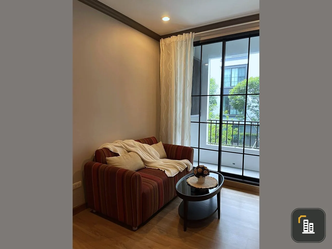 For rent: The Reserve Kasemsan 3, 2nd floor, swimming pool view. Nicely decorated, good atmosphere, don't miss something like this.