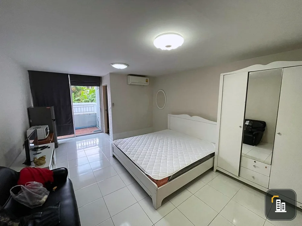 For sale: Ratchada City 18, STUDIO room, large bed, very comfortable bed. Whether you want to buy as an investment or stay there yourself, it's worth