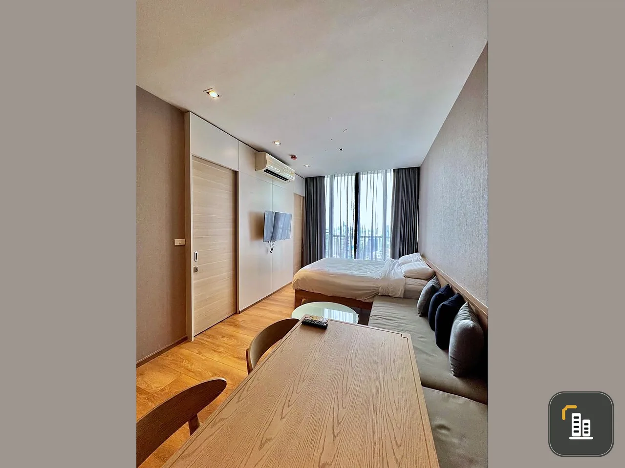 For sale: Park 24 Origin Phomphong, 36th floor, extremely beautiful city view. The room is decorated in Minimal style. Buy now, very worthwhile.