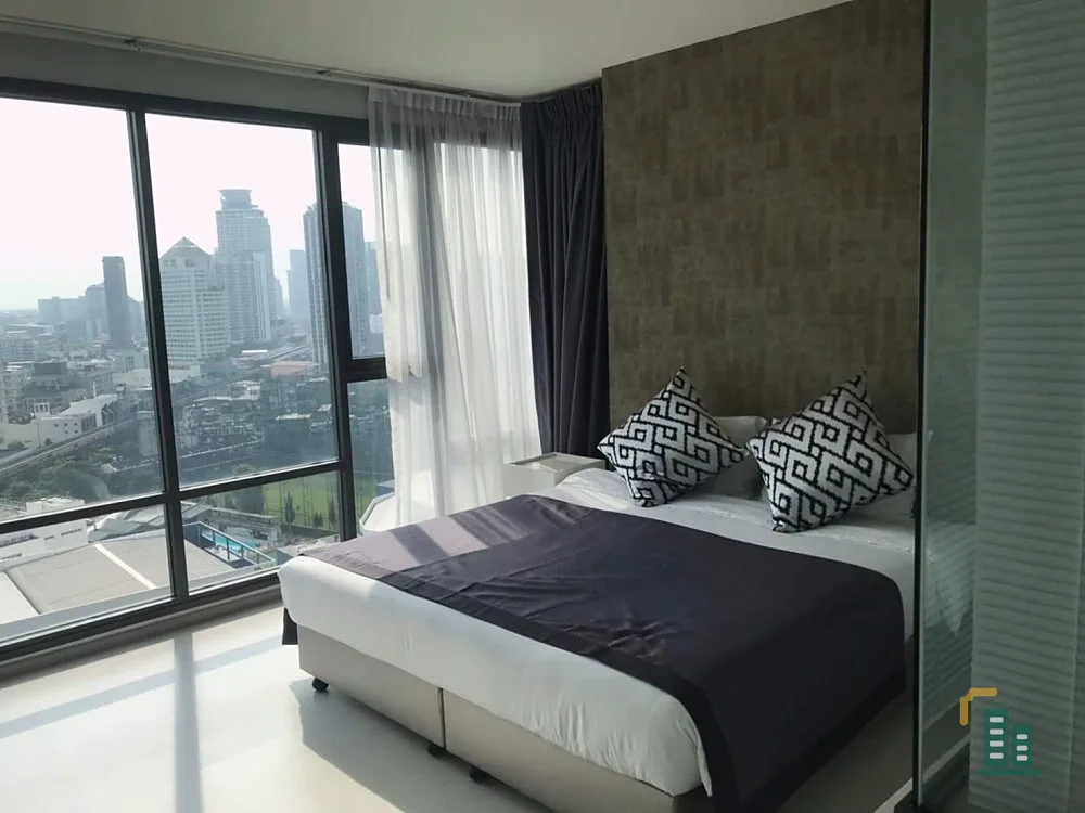 For sale RHYTHM Sukhumvit 42, luxury condo in the heart of the city, 19th floor, city view, corner room, can't miss it, urgent.