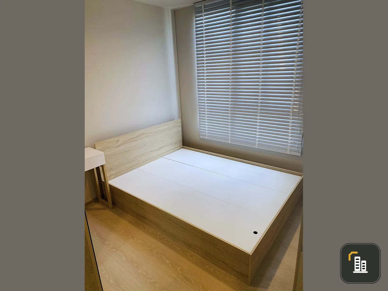 For sale: New Noble Ngamwongwan, 33rd floor, great view, nice bedroom, good furniture. Complete electrical appliances. Book now.