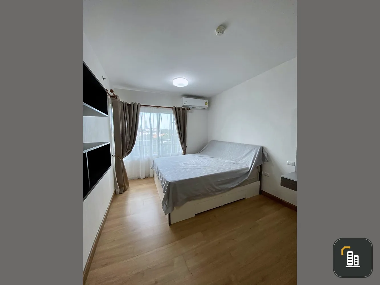 For rent, Supalai Maray Pattaya (South Pattaya), simple decorated room and bedroom with large sofa, reserve now.