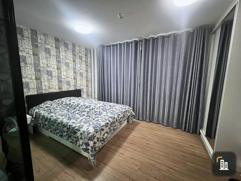 For sale: I Condo Salaya 2, with lots of wallpaper attached. Spacious room Next to the swimming pool. Friendly price. Reserve now.