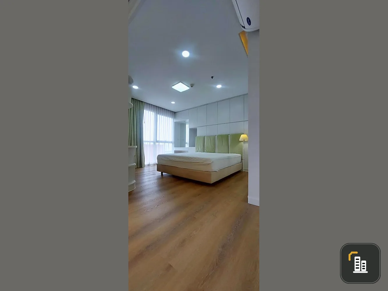For sale: Noble Light, spacious room, good wallpaper, built in, nice to live in. Reserve first and get it first.