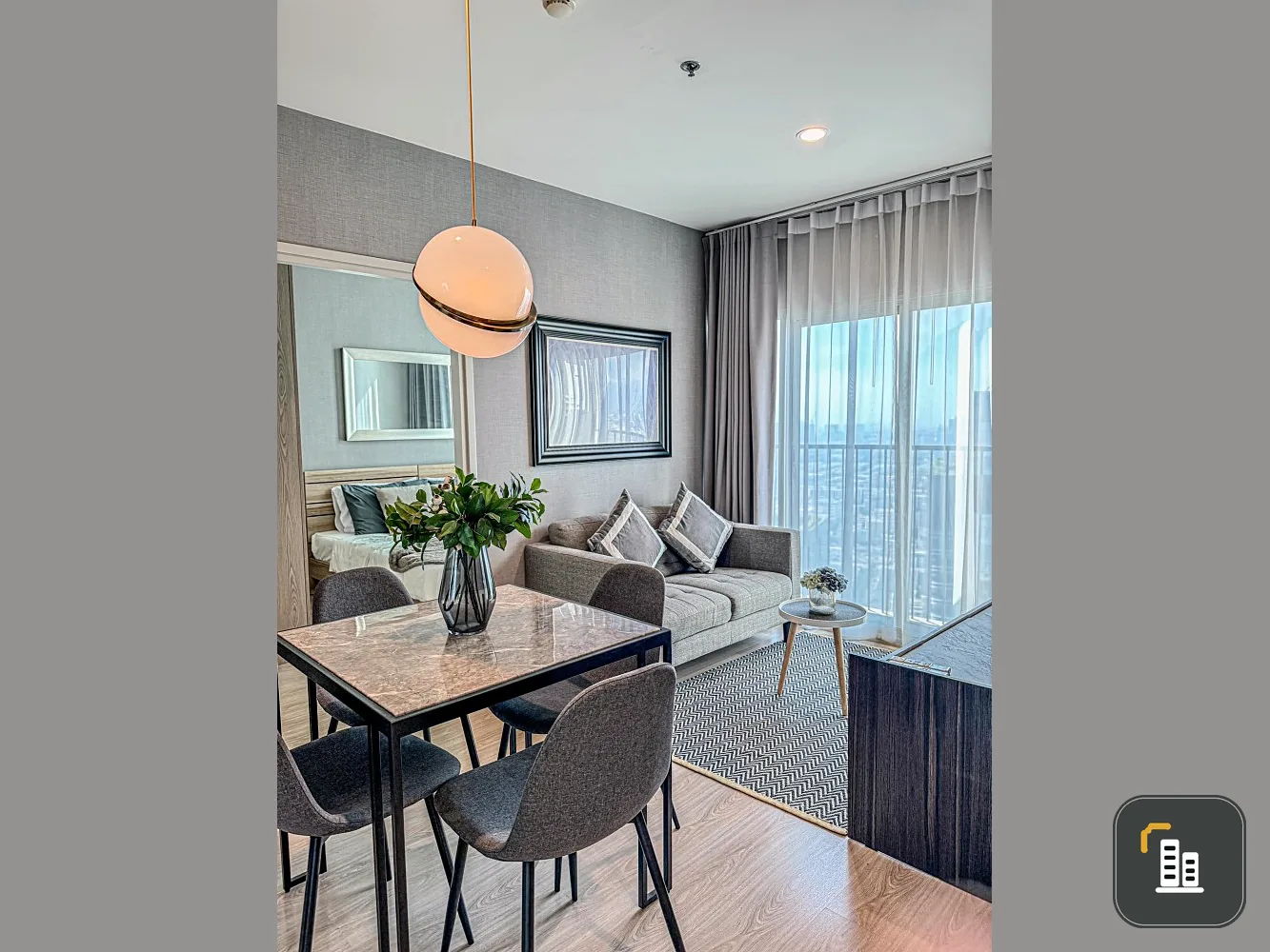 For sale: Noble Revolve Ratchada 2, 38th floor, very beautiful view, beautifully decorated room, Minimal style. If you miss it, you will regret it.