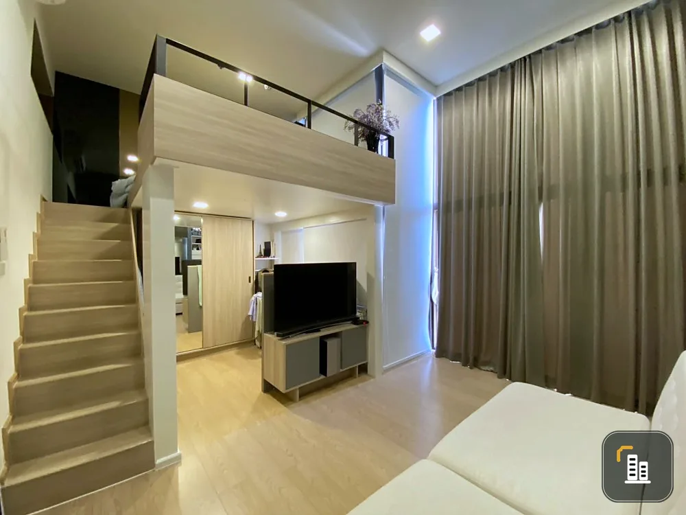 Chewathai Residence Asoke for sale, duplex style room, very cozy, well decorated. Don't just look, hurry and reserve now.
