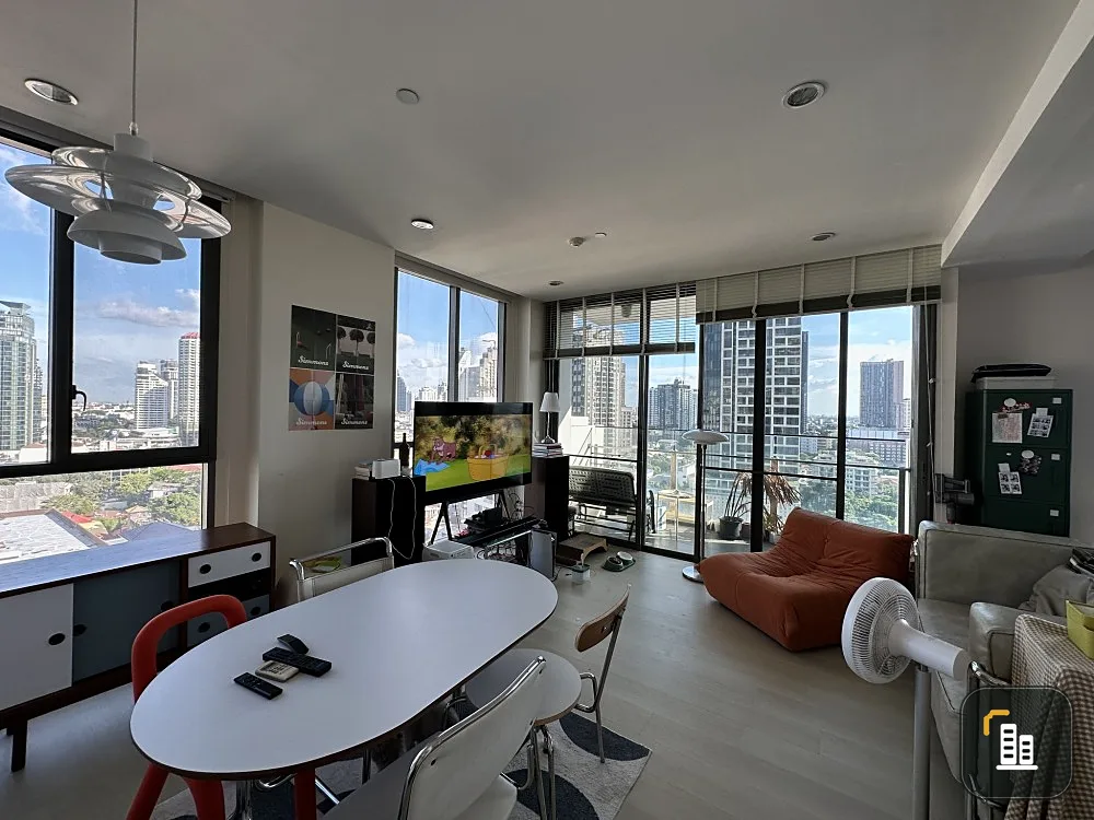For rent: Aqua Sukhumvit 49, corner room, lots of usable space, unblocked view, complete amenities, hurry and reserve now.
