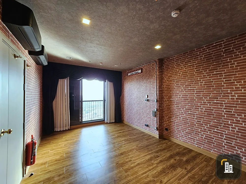 Condo for sale, The Politan Aqua, empty room, decorated in modern style, high floor, reserve first, own first.