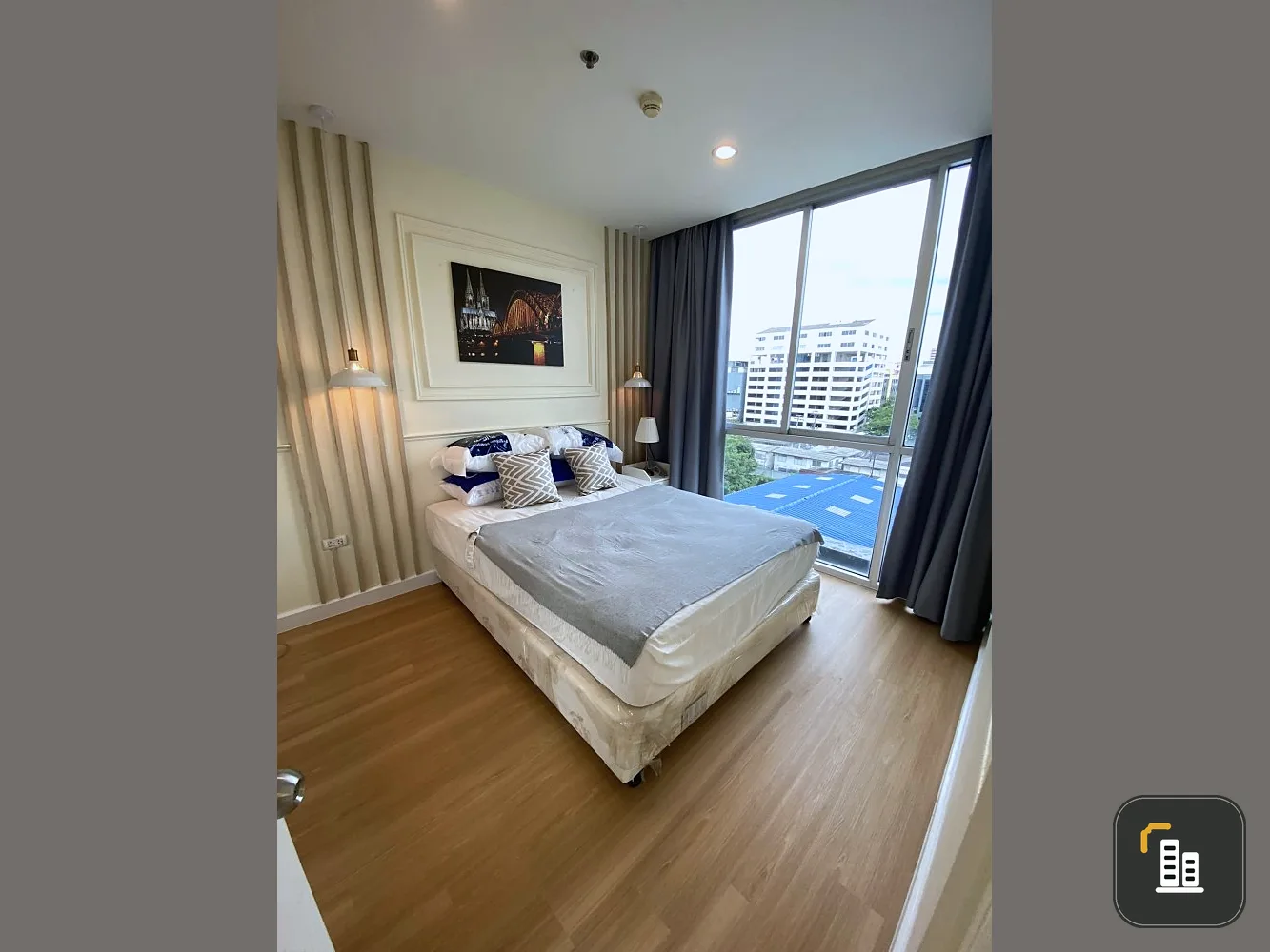 Chewathai Ramkhamhaeng Condo for sale, decorated in white tones, ready to move in, fully furnished, can reserve now.