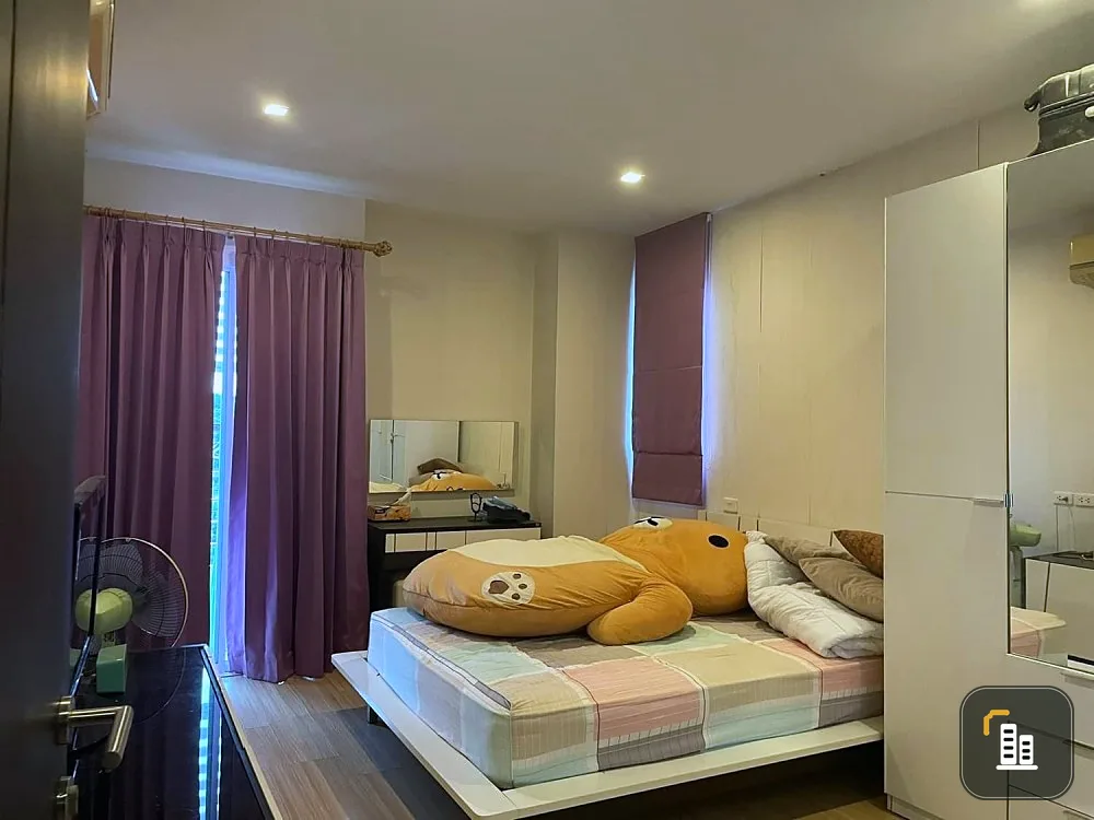 For sale Happy Condo Lat Phrao 101, room decorated with beautiful walls, nice to sleep. Great furniture You can move in with just one bag.
