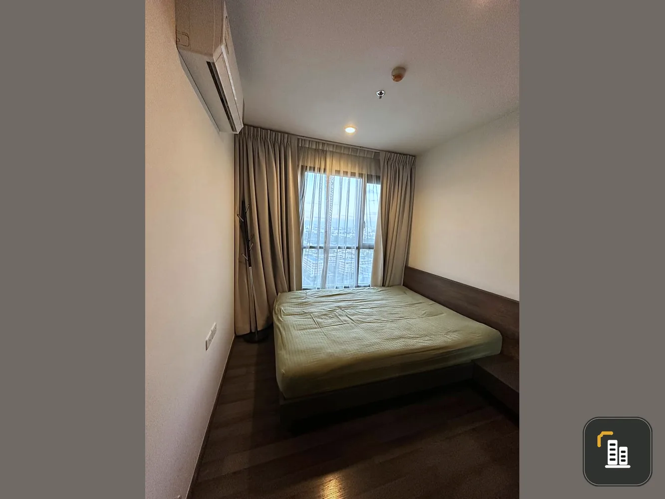 Condo for rent, The Base Park East, large bed, comfortable to sleep, room decorated with built-ins. Ready to move in now.