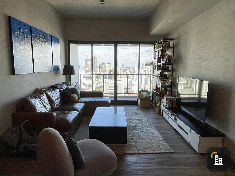 For sale or rent The Lofts Asoke , fully furnished, ready to move in, high view, wide balcony, not hot room, book now.