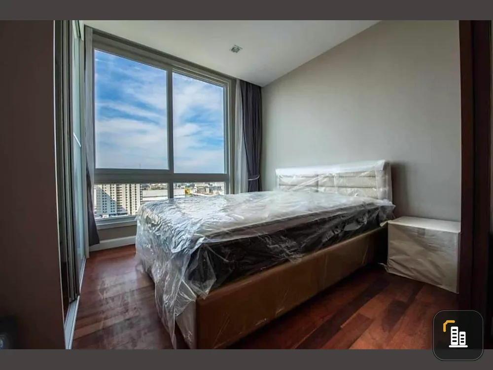 Urgent sale, The Metropolis Condo, 17th floor, high view, affordable price. Built-in furniture Buy now, don't wait.