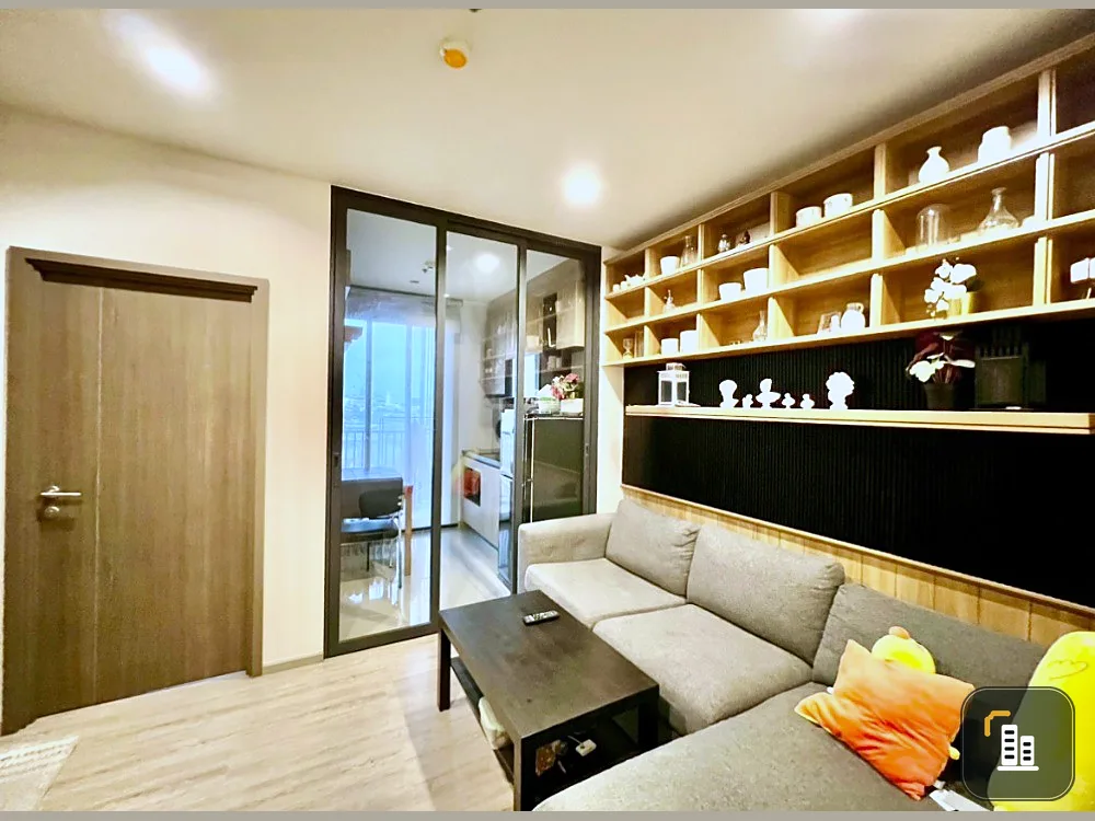 For sale: The Line Wong Sawang, fully built-in room. The big sofa is very comfortable to sit on. Make a reservation and you won't be disappointed for