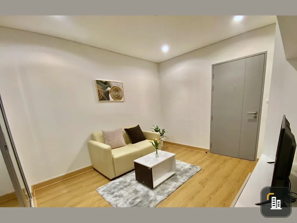 For rent: Serrano Condominium Rama 2, 5th floor, good height, separated rooms. Don't just look and reserve now.