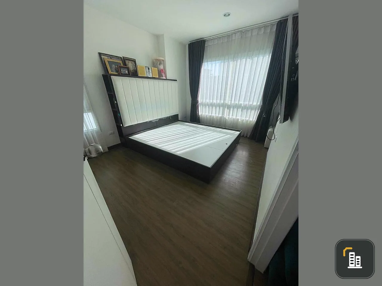 Condo for sale, Hallmark Chaengwattana, 7th floor, Building B, decorated with wallpaper. Swimming pool view Hurry and reserve now.