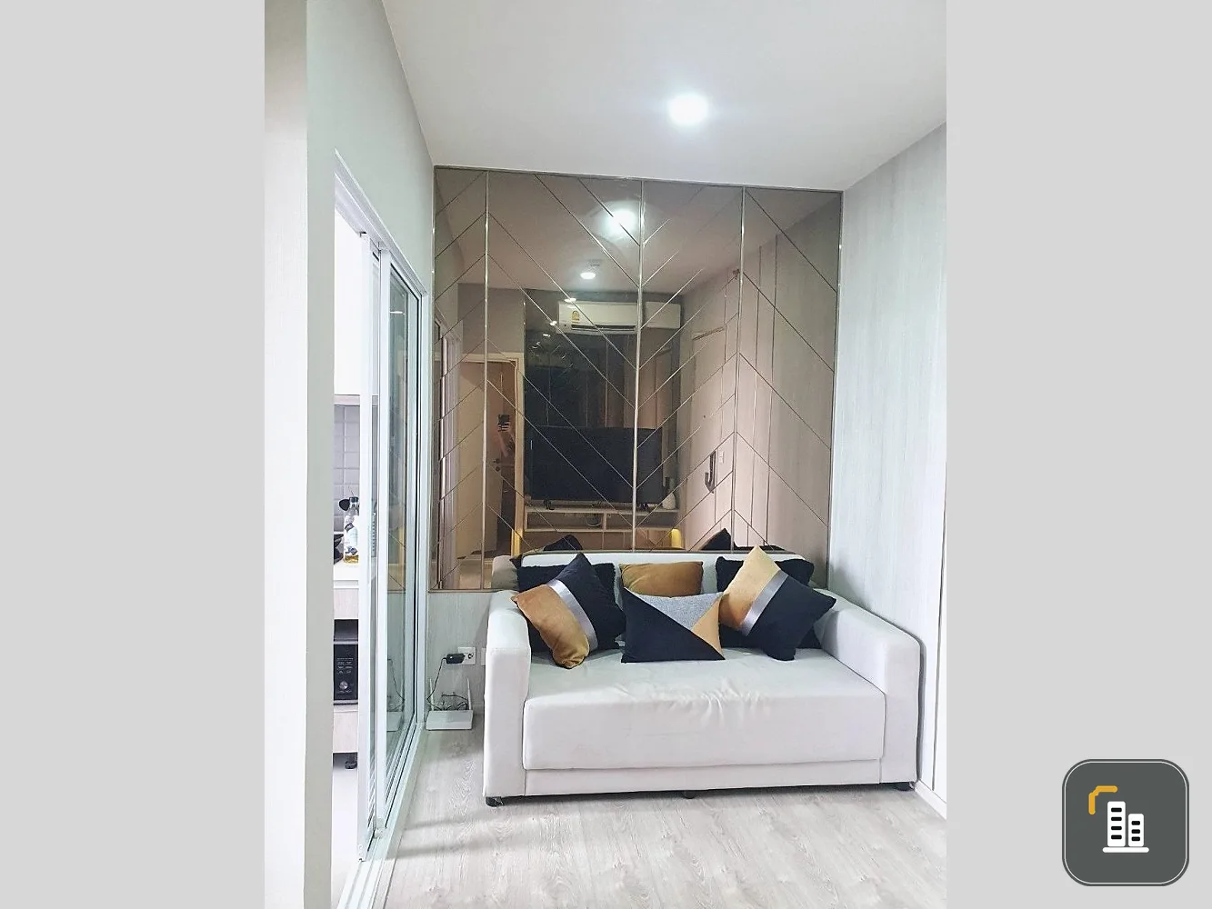 Condo for sale, The Tree Charansanitwong 30, well decorated with built-ins, 21st floor, comfortable bed, if you miss it if you're late.