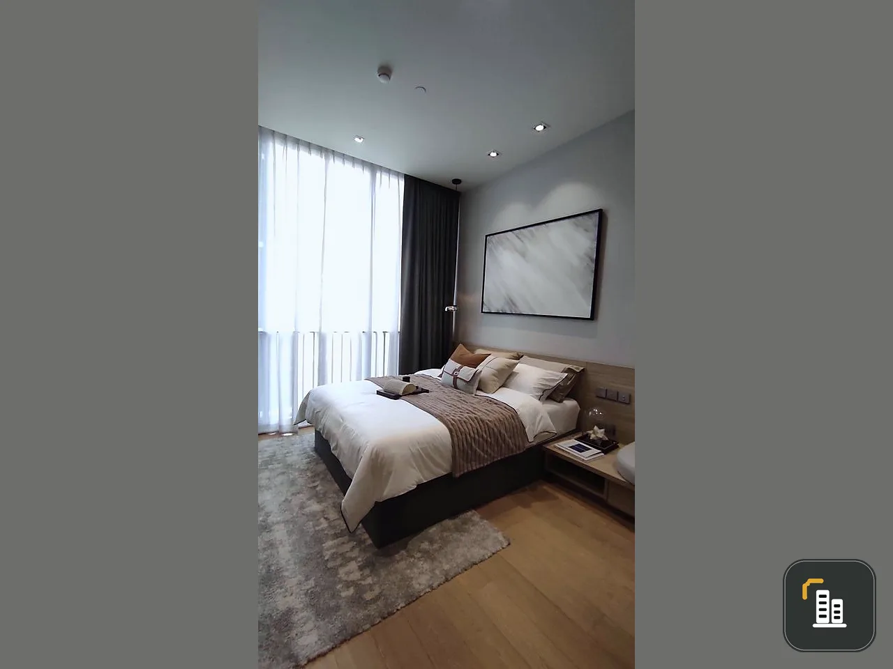 For rent 28 Chidlom, a luxury condo, beautifully decorated in Modern style, very spacious room, this good, if you miss it you will regret it.