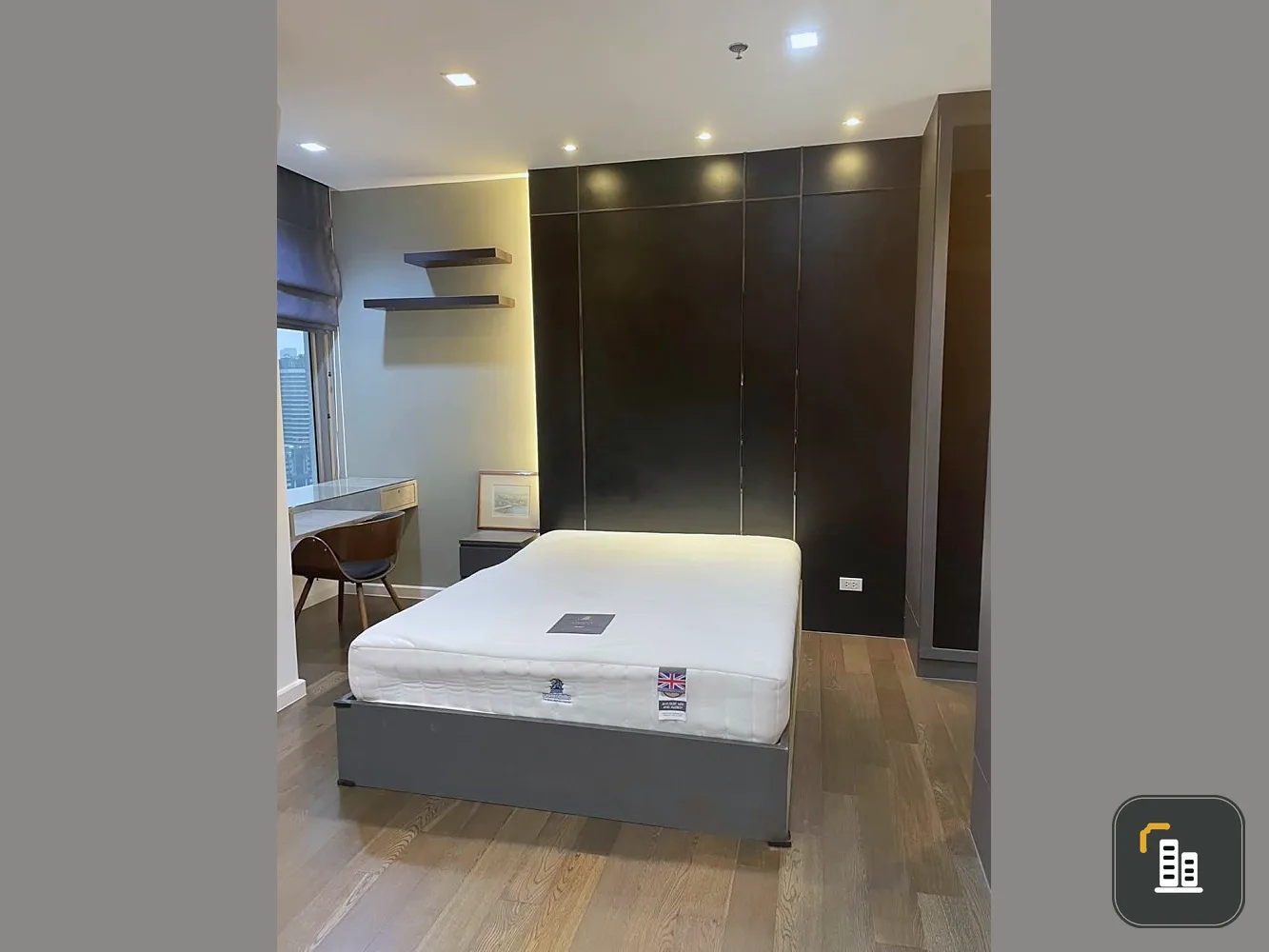Condo for sale, Naranine, 31st floor, great city view. The room is decorated with beautiful built-ins around the room. Good furniture, don't miss it.