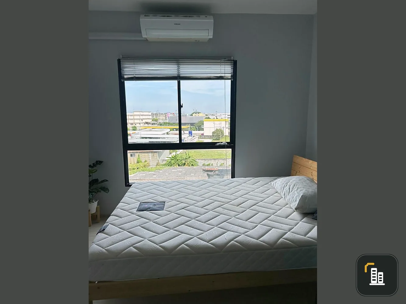 For sale or rent: Unio Ramkhamhaeng-Serithai. The room is well proportioned. Fully furnished, great price, reserve now.