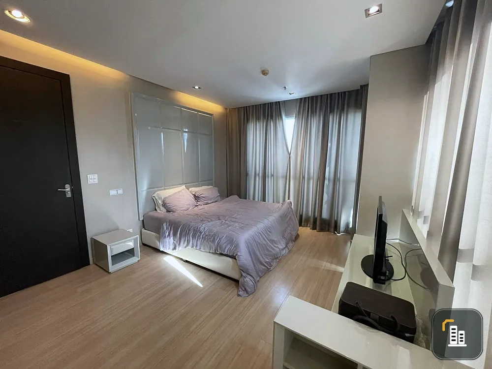 For sale: The Address Phayathai, high floor, very beautiful city view. The room is very livable. The price is great. If interested, hurry and reserve